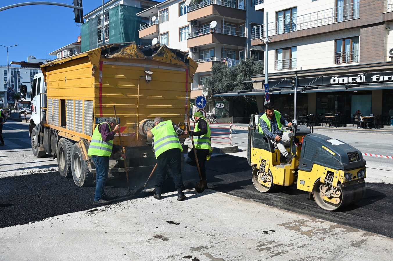 KENTİN DÖRT BİR YANINDA ÇALIŞMALAR SÜRDÜRÜLÜYOR