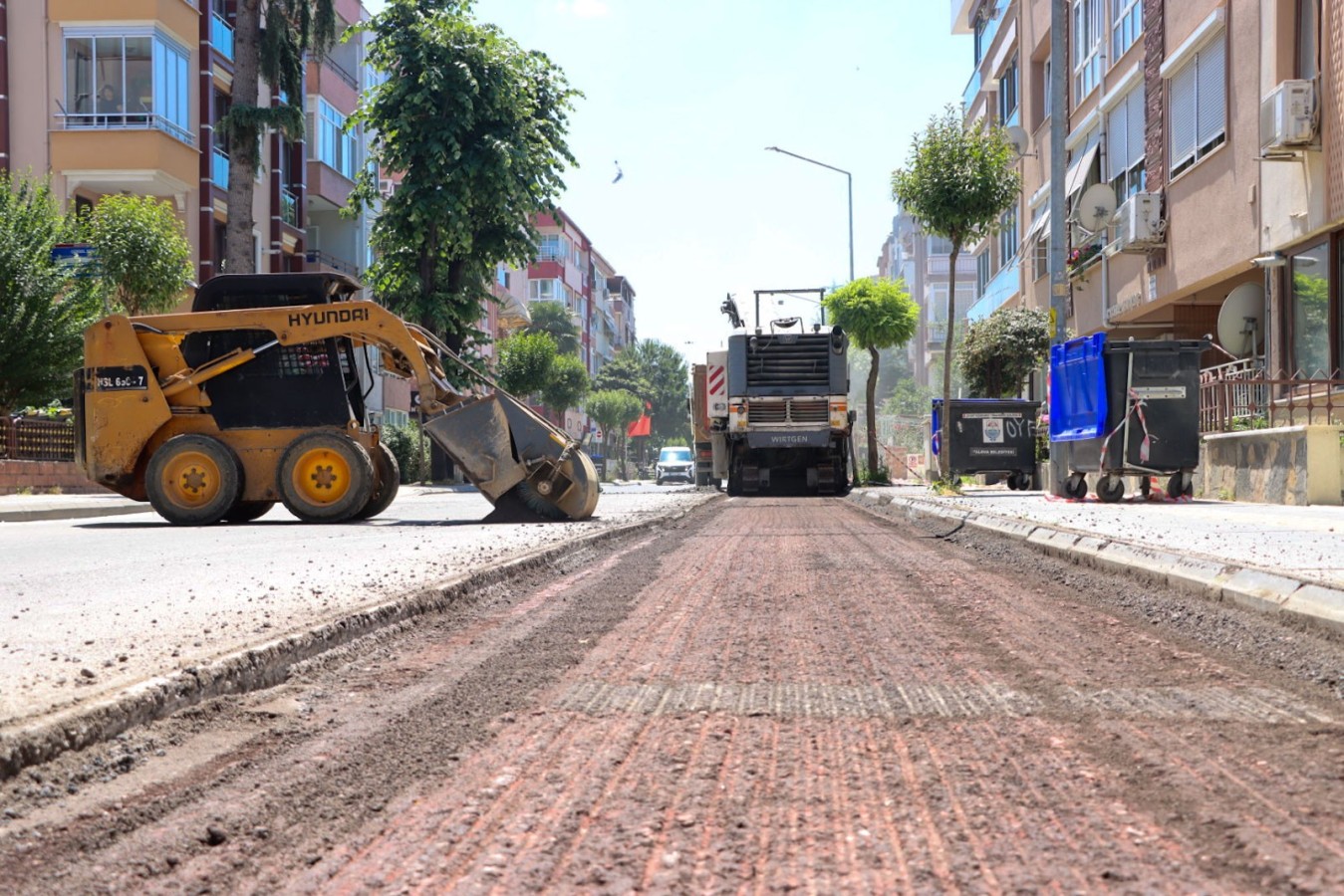 STADYUM CADDESİ’NDE ASFALT ÖNCESİ FREZE ÇALIŞMASI BAŞLADI