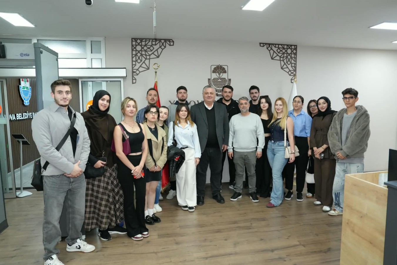 ÜNİVERSİTELİ GENÇLERDEN BAŞKAN GÜREL’E ZİYARET