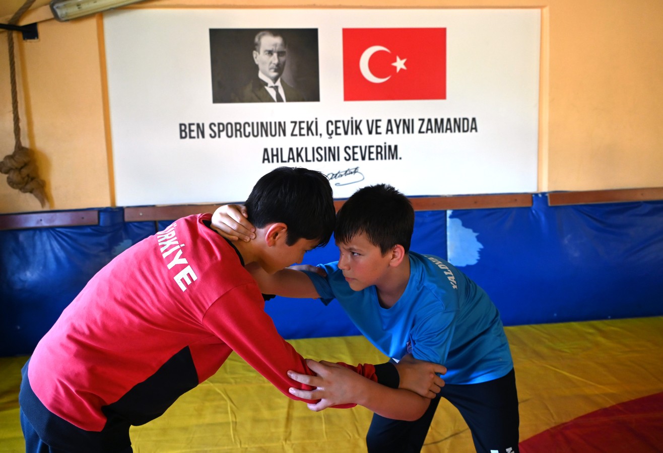 YALOVA’DA GELECEĞİN ŞAMPİYON GÜREŞÇİLERİ YETİŞİYOR
