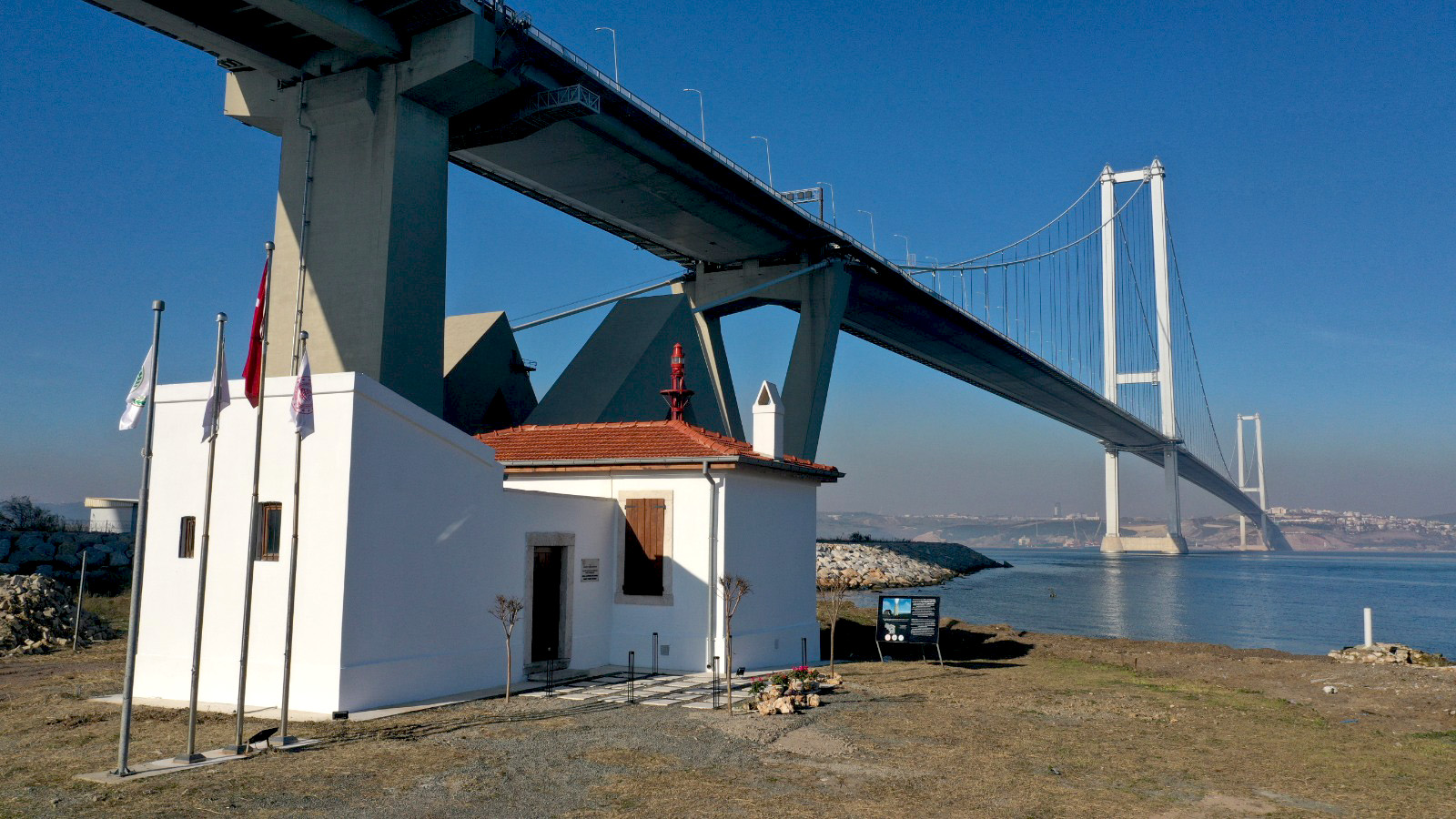 ALTINOVA DİLBURNU DENİZ FENERİ MÜZESİ